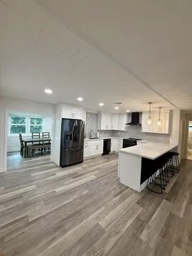 Primary Photo - 511 SW N Riverpoint Dr