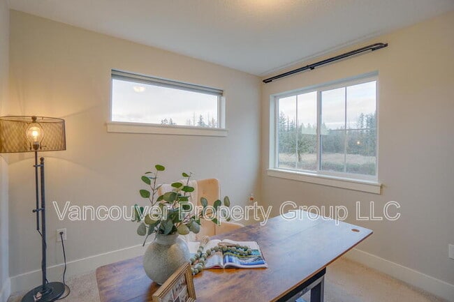 Building Photo - 11025 NE 137th Ave