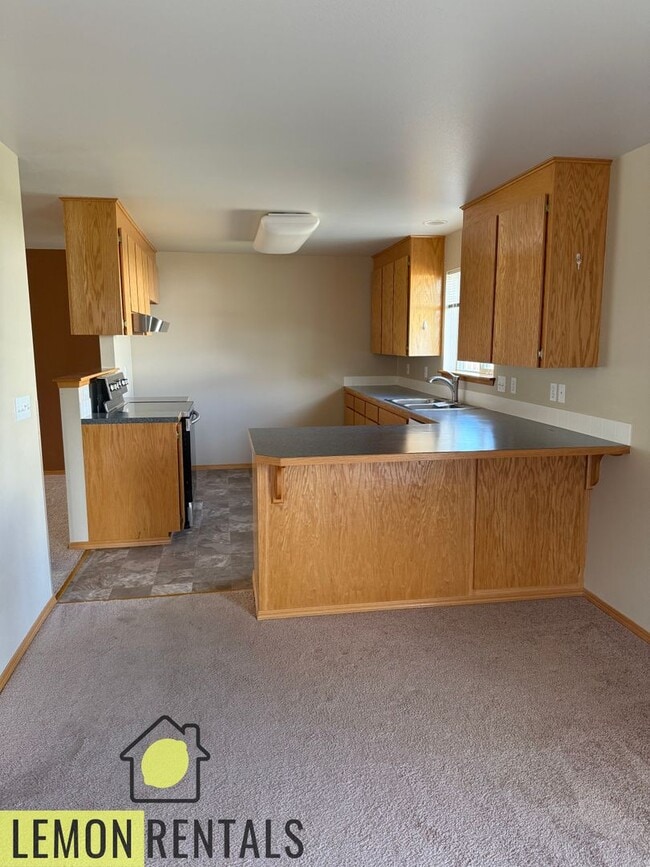 Building Photo - Three bedroom 2 bath house for rent