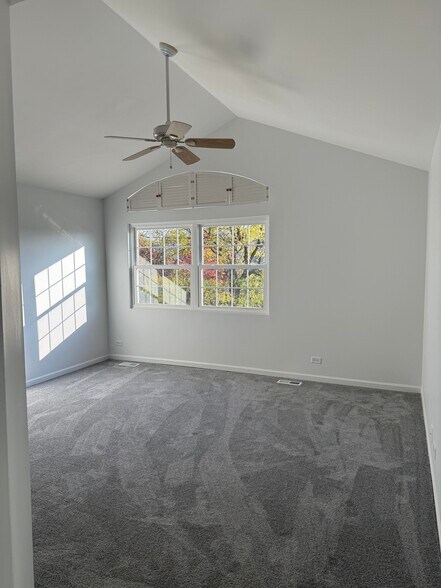 Building Photo - 921 Mesa Dr