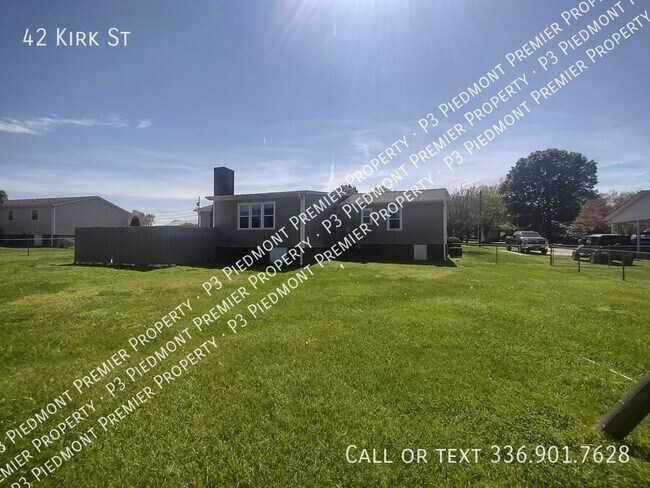 Building Photo - 42 Kirk St