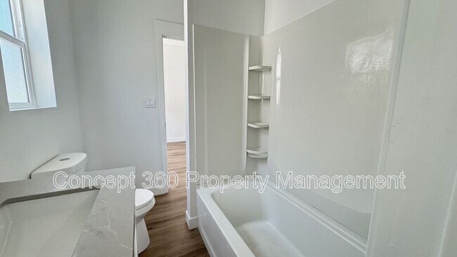 Building Photo - 940 E 43rd Pl