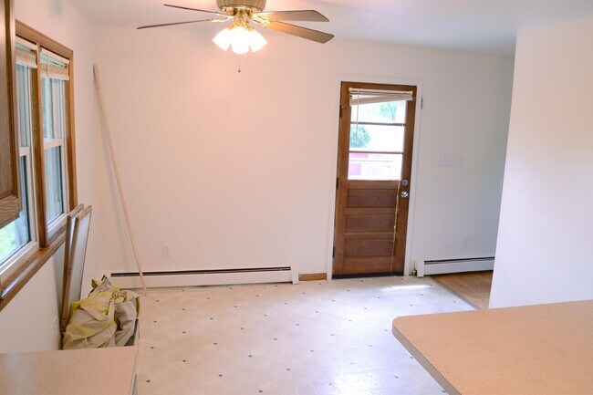 Building Photo - 279 Poe Dr