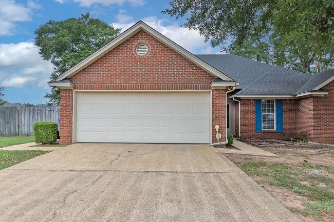 Building Photo - Prattville Rental available now!