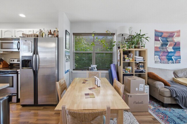 Building Photo - Two Bedroom Condominium located in Central Missoula
