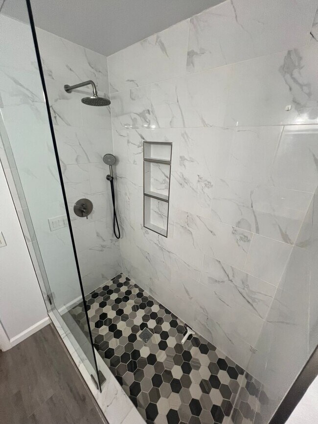 Building Photo - 212 N Aladdin Dr