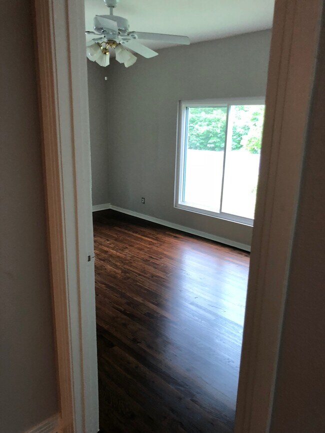 Building Photo - 6017 Sheridan Ave