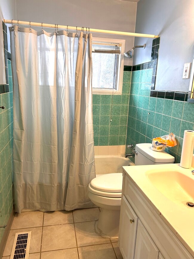 Building Photo - 4462 Lockwood Blvd