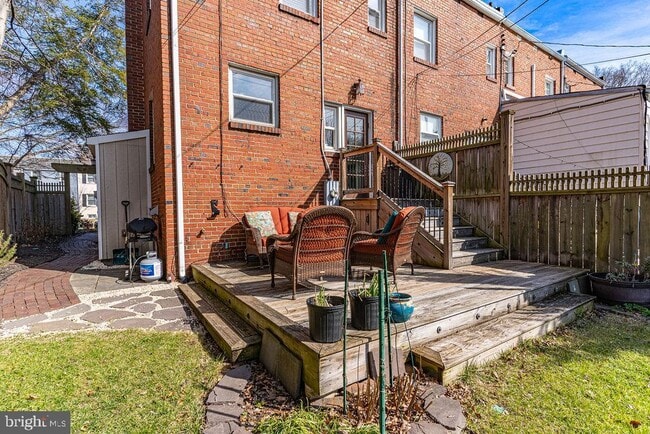 Building Photo - 1206 Colonial Ave