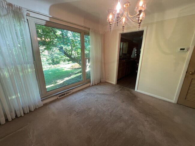 Building Photo - Charming 3-Bed Madeira Schools Home