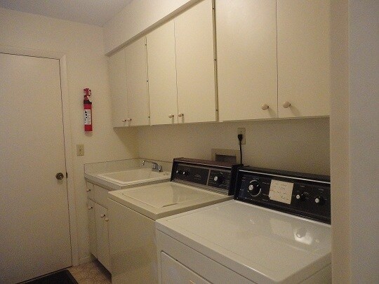Building Photo - Nokomis/Osprey Area -- Close to beautiful ...
