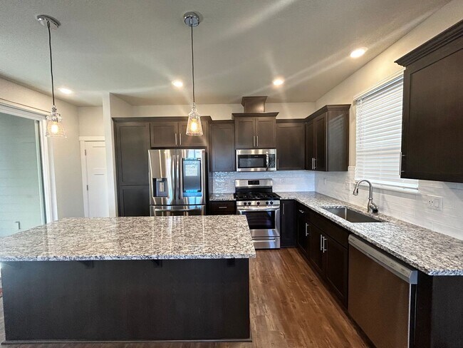 Building Photo - New 4 Bedroom North Plains Home!!!