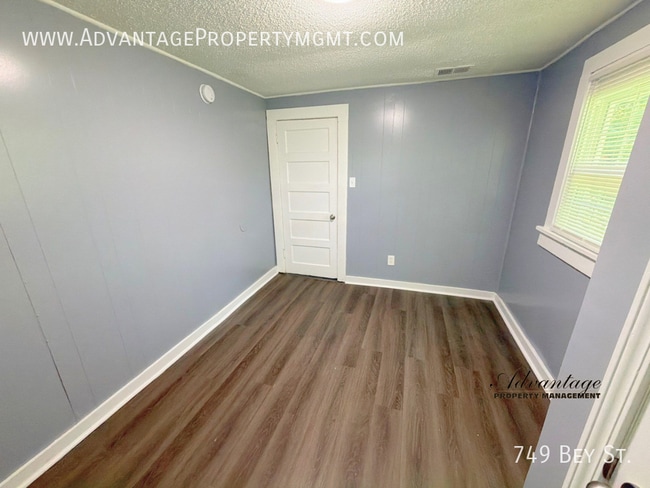 Building Photo - 749 Bey St