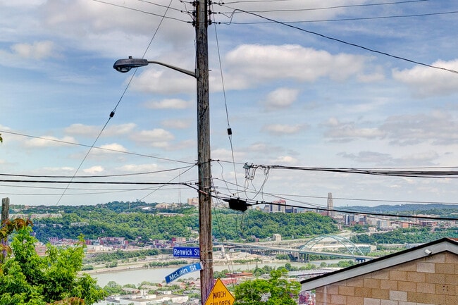 Building Photo - 10 Renwick St