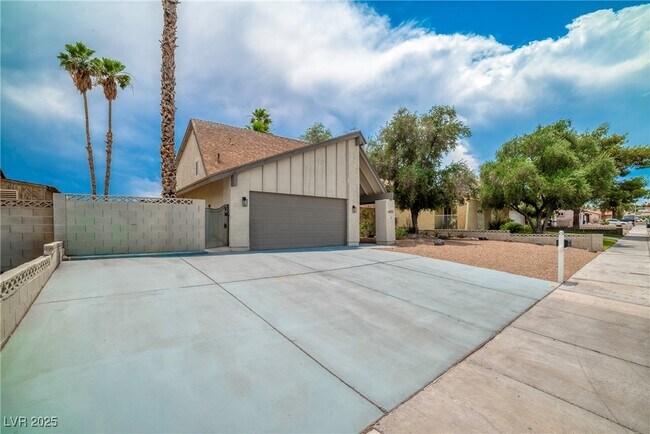 Building Photo - 4431 El Campana Way