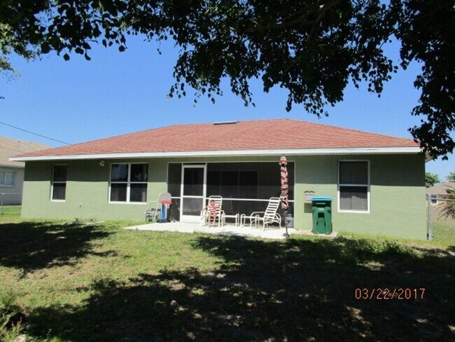Building Photo - Single Family SW area Home with a Fenced Yard