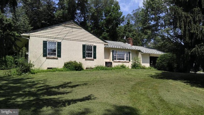 Building Photo - 1069 Wawaset Rd