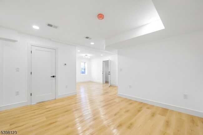 Building Photo - 169 New St