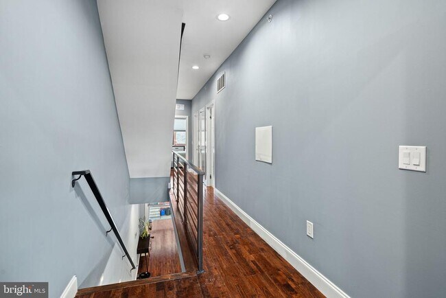 Building Photo - 1516 Cambridge St