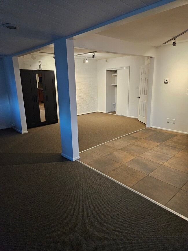 Building Photo - 4110 W Burbank Blvd