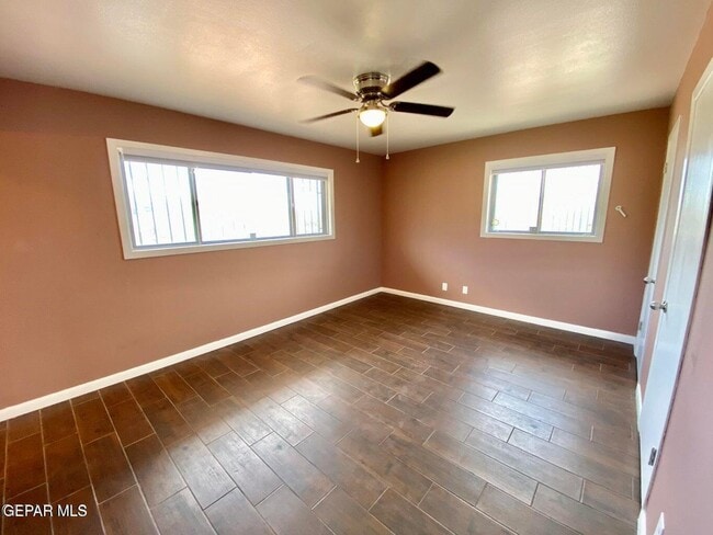 Building Photo - 3213 El Morro Rd