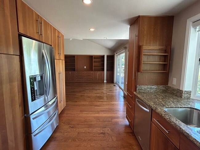 Building Photo - 329 Oak Leaf Cir