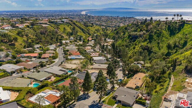 Building Photo - 1336 Bienveneda Ave