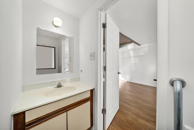 Building Photo - 430 Normandie Ln