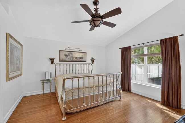 Building Photo - 2725 Pointe Cir