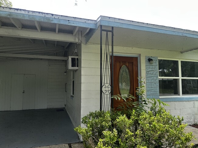 Building Photo - 10396 Eastside Ave