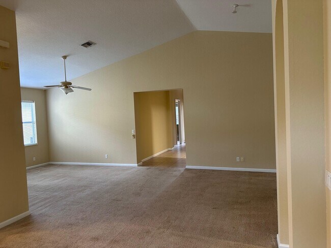 Building Photo - 1148 SE Fleming Way