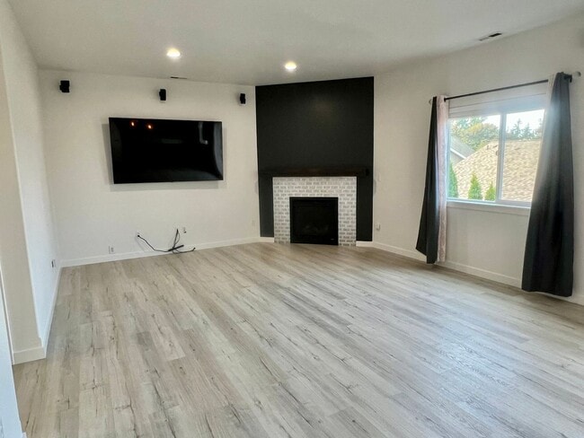 Building Photo - Bothell Home