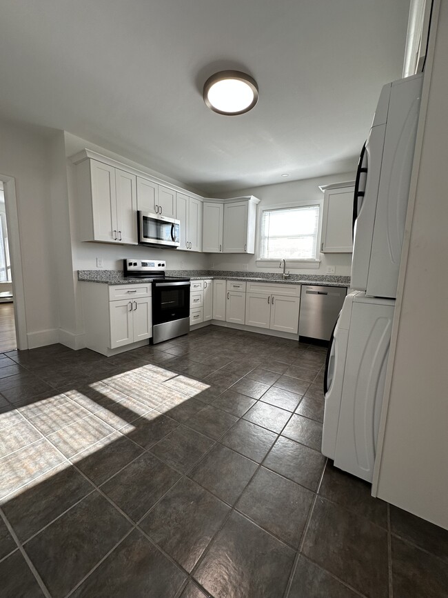 Spacious kitchen with lots of cabinet space - 12 Tiffany St