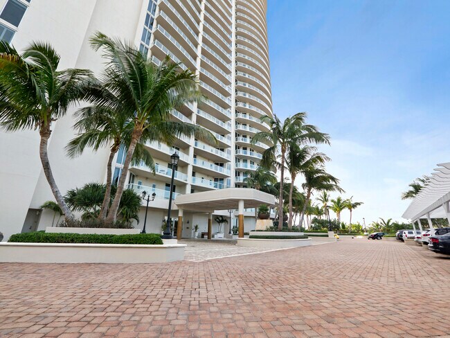 Building Photo - 2700 N Ocean Dr