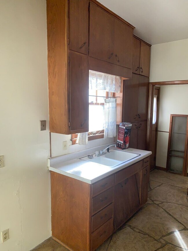 Building Photo - 415 Denver St