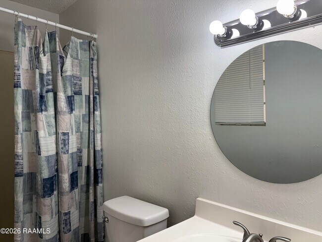 Building Photo - 205 Brookwood Cir