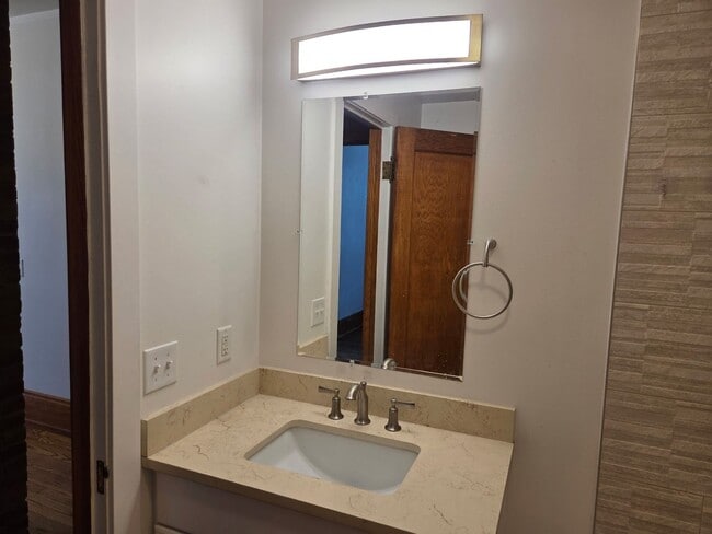 Building Photo - 109 Erie St