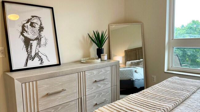 Building Photo - 7480 Carriage Hills Dr