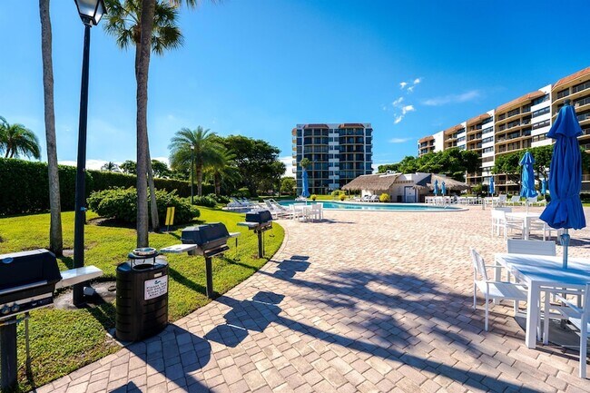 Building Photo - 859 Jeffery St