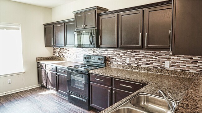 Building Photo - 10510 Pine Landing Dr