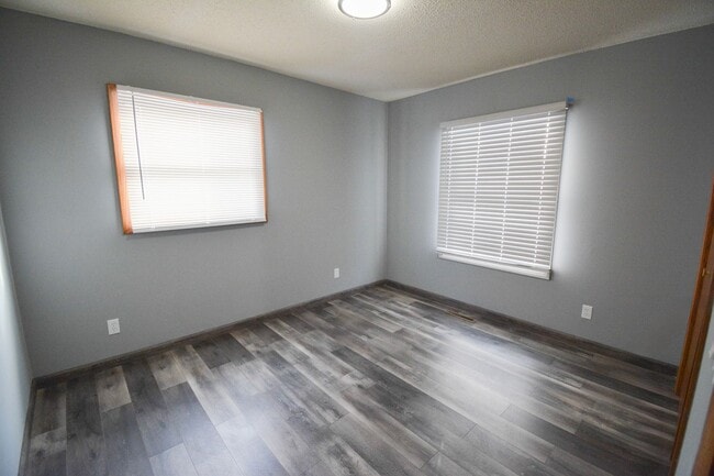 Building Photo - For Rent: Updated 3 Bed, 1.5 Bath Home — Available Immediately