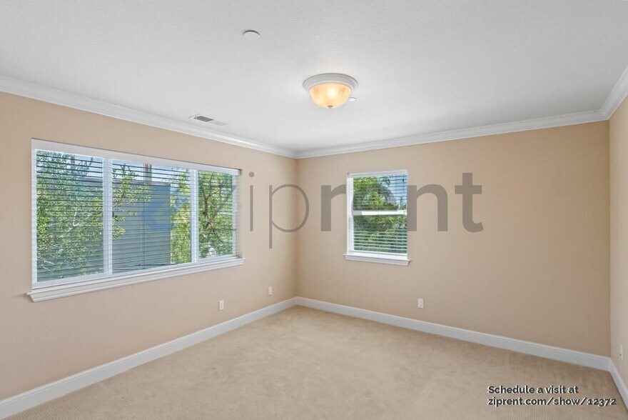 Building Photo - Unit 3