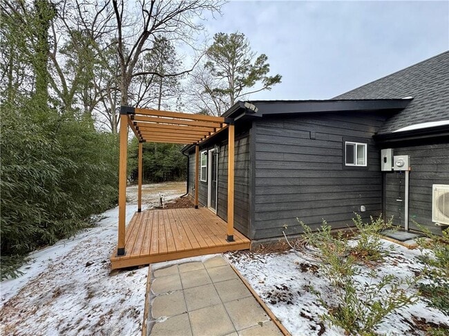 Building Photo - 313 N Moore St