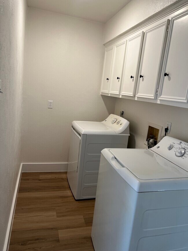 Building Photo - 3302 Canton St