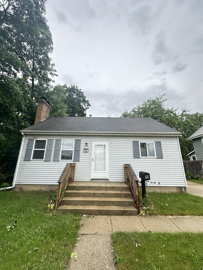 Building Photo - 124 Miller St