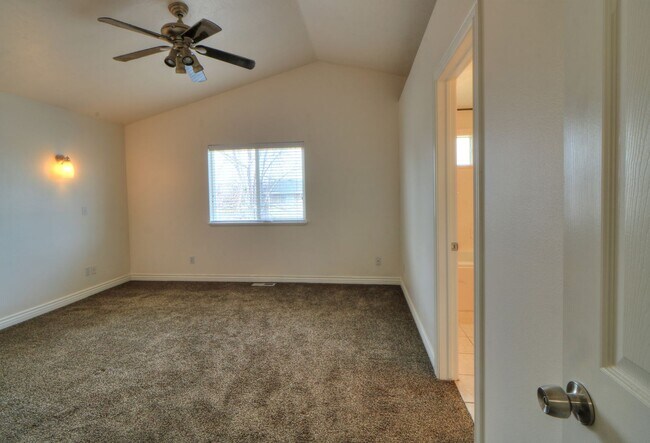 Building Photo - Corner lot with easy access to American Fork and Lehi