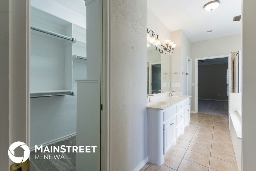 Building Photo - 17112 Bridle Ridge Cir