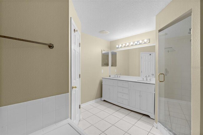 Building Photo - 148 Country Lakes Cir