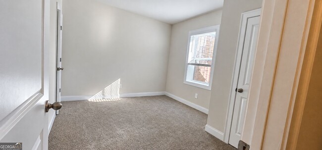 Building Photo - 2836 Devon Vale St