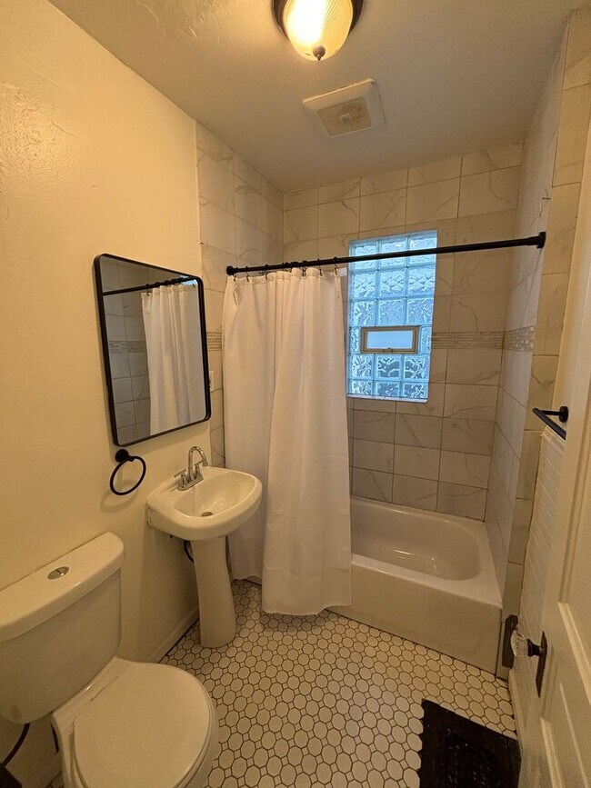 Building Photo - 2229 N 40th St